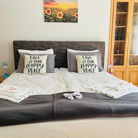 Spacious 2 Bedrooms In The Center Of Ереван Экстерьер фото